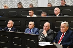 В областной думе утвердили новые выплаты семьям и мораторий на приватизацию сельхозземель