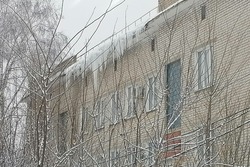 Сосульки и наледь: как в Тамбовской области убирают «снежную кашу»