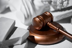 17-летнюю девушку, избившую посетителей ТРЦ в Тамбове, оставили под стражей