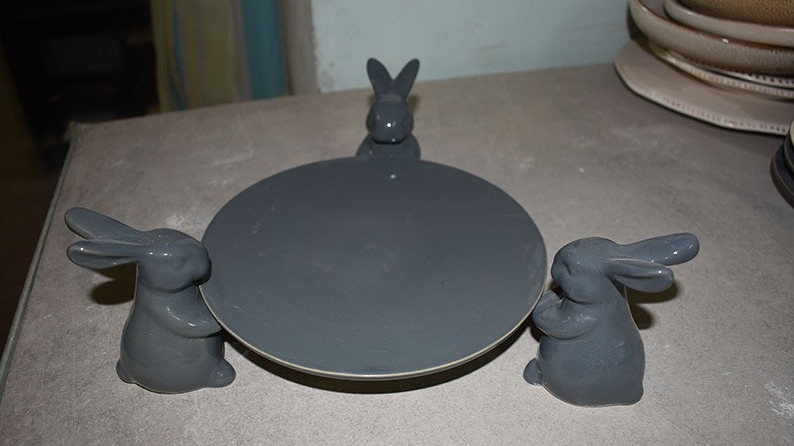 Необычная тарелка в форме зайца