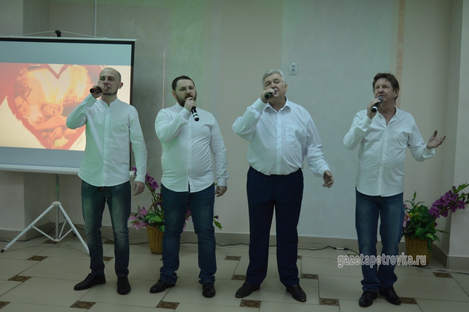 Вокальный ансамбль "Славяне" исполнил "Гимн семье"
