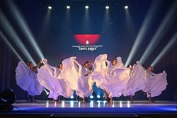 Ансамбль спортивного бального танца «Цвета радуги» представил программу «Я вернусь»