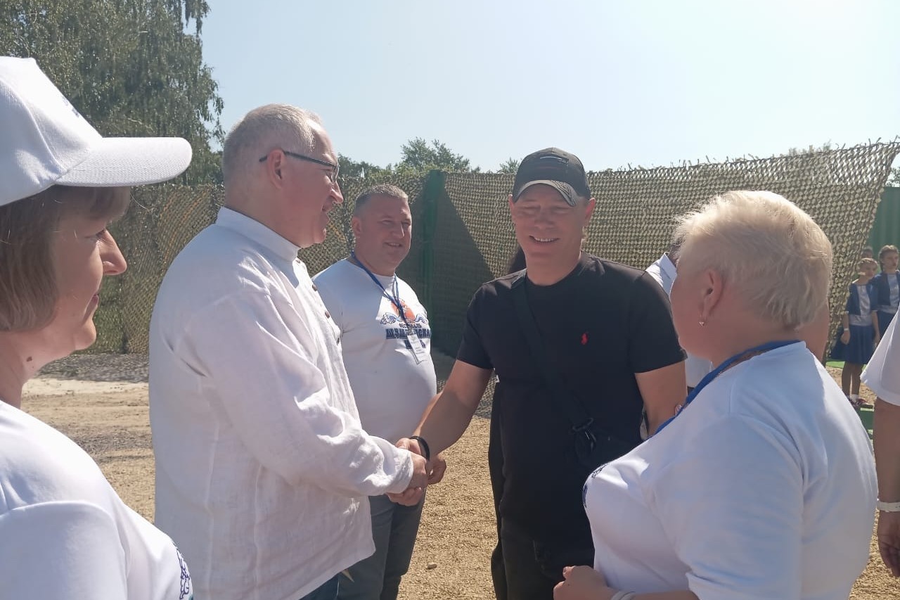 С автором и исполнителем Александром Ванюшкиным