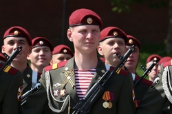 Губернатор Александр Никитин поздравил с праздником военнослужащих национальной гвардии