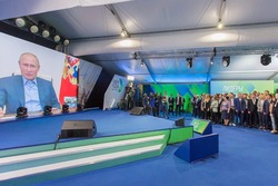Президент РФ Владимир Путин провёл встречу с победителями конкурса «Лидеры России»