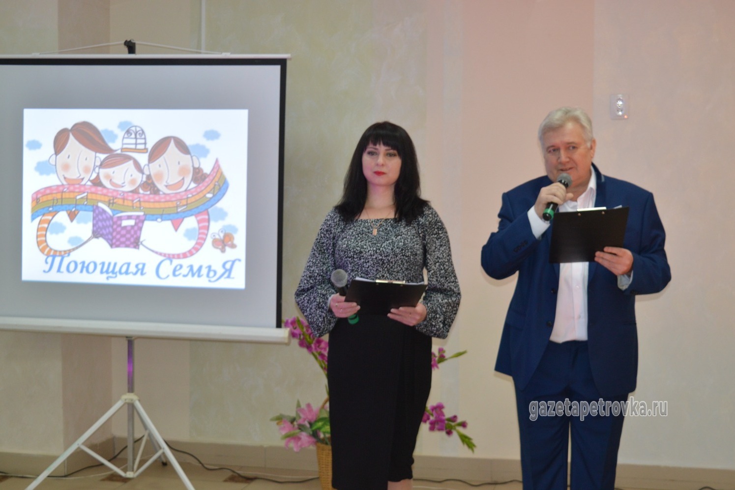 Ведущие  конкурса Ирина Галкина и Олег Фролов