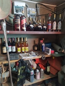 Из подпольного алкомаркета на севере Тамбова изъяли более 1000 бутылок спиртного