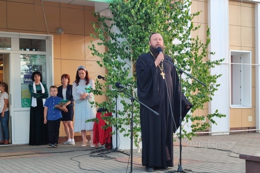 С престольным праздником пичаевцев поздравил протоиерей Алексий Ермаков