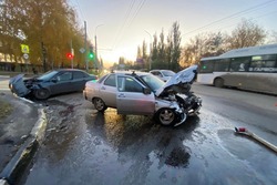 В аварии на Бульваре Энтузиастов пострадали две девушки 