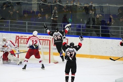 Хоккеисты «Тамбова» обыграли в двух матчах аутсайдера и лидера чемпионата