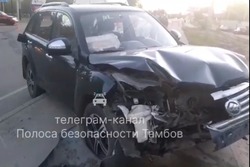Возле МНТК водитель «Лифана» попал в аварию, пытаясь проскочить на жёлтый свет 