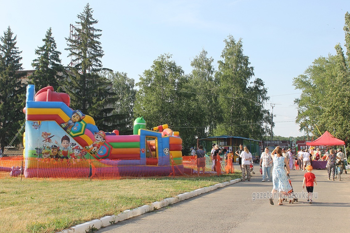 Для детей работали аттракционы