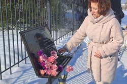В Знаменском округе увековечили память погибшего участника СВО 