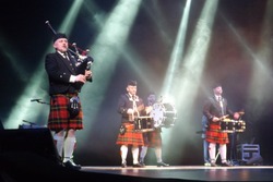 В Тамбове зажгли рок-хиты шотландские волынки