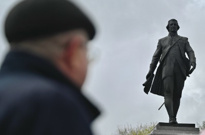 В Тамбове в день его 390-летия открыли памятник Гавриилу Державину