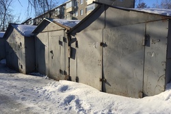В одном из дворов в центре Тамбова снесли девять незаконных гаражей