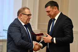 Врио главы региона подписал соглашения о сотрудничестве с профсоюзами