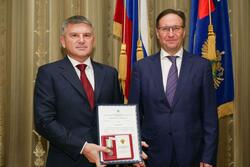 Главу «Россети Центр» Игоря Маковского наградили юбилейной медалью Ростехнадзора