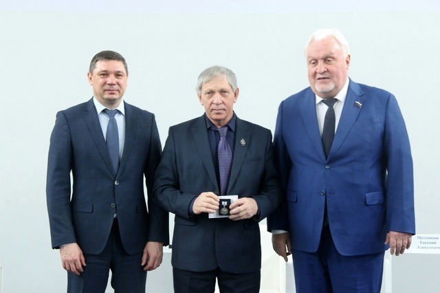 Владимир Андреев во время награждения