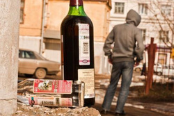В Моршанске осудили 22-летнего парня, который вовлекал подростка в употребление алкоголя