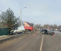 В Гавриловском округе «Фольксваген» врезался в автофургон: пострадали двое