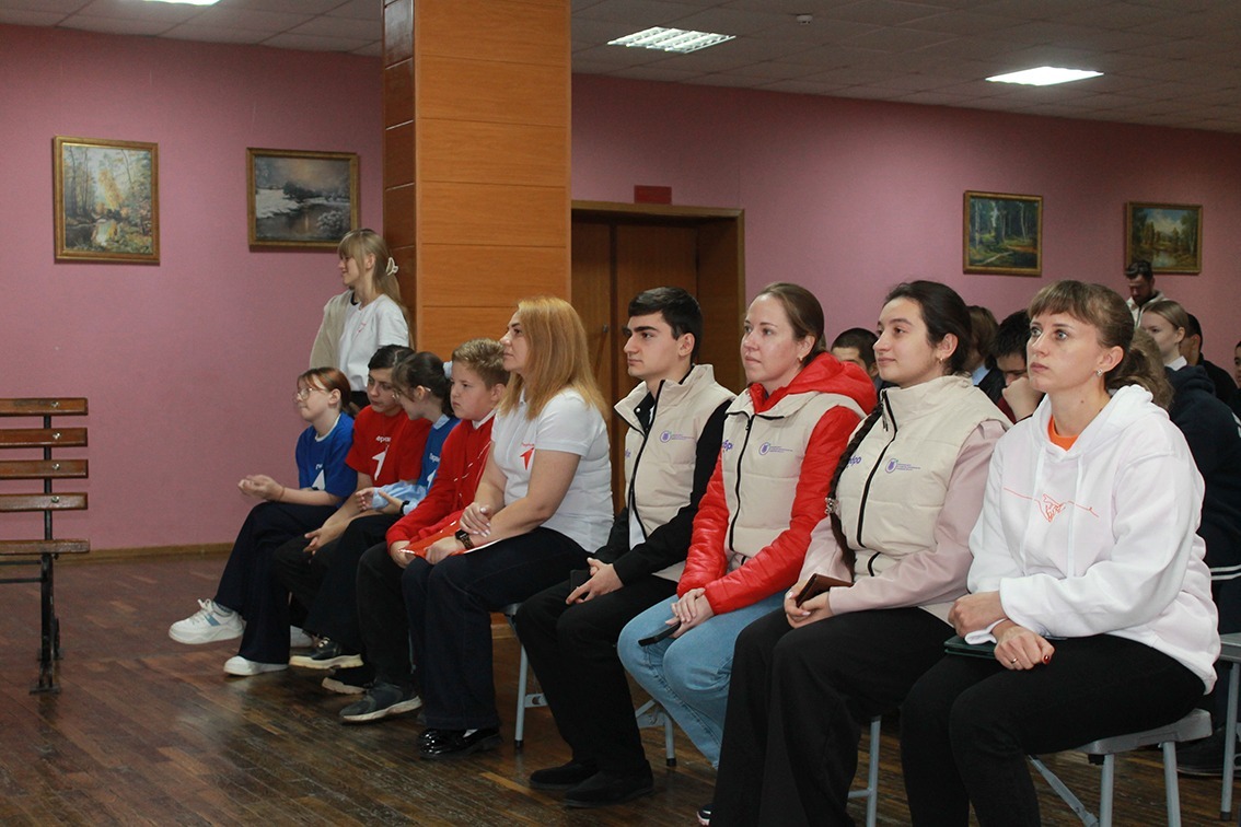 Руководитель клуба Оксана Нагина (справа) и гости из Тамбова