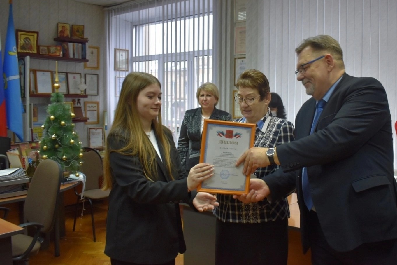Награждение ученицы моршанской школы №1 Анны Васильевой  