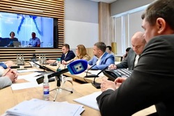 Капремонты, дороги и судьба детского сада: Евгений Первышов провел личный прием 