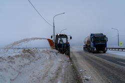 Тамбовские трассы под контролем: дорожники борются со льдом и снегом