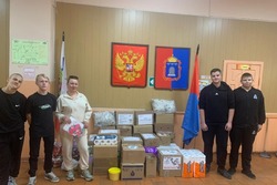 Тамбовские школьники отправили письма и гумпомощь в зону СВО