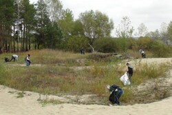 С территории Котовского водохранилища вывезли 50 мешков мусора