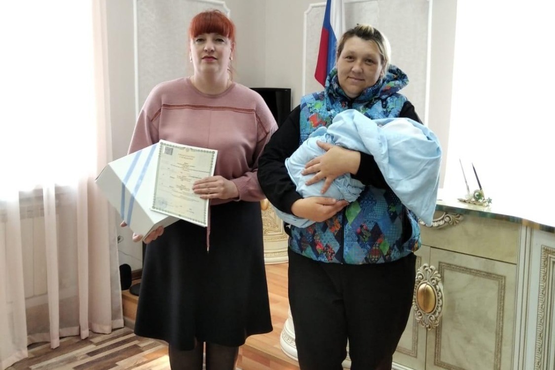 Регистрация рождения ребёнка является для Жанны Тетеревой одним из самых приятных моментов в её работе