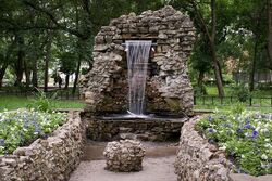 В тамбовском парке культуры восстанавливают фонтан «Грот»