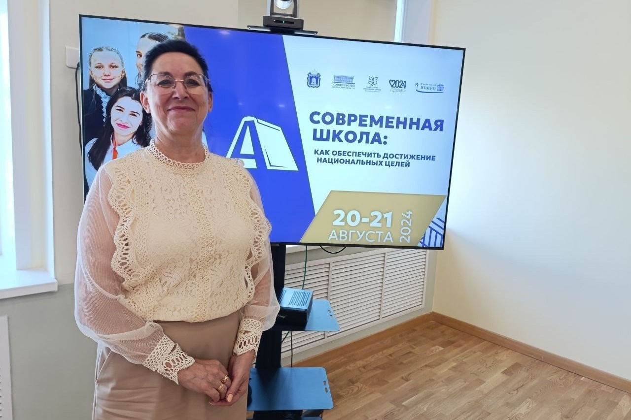 Елена Снопковская с наградой 