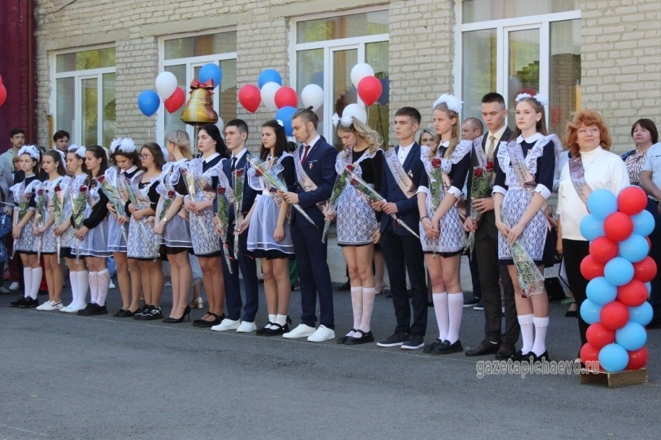 Выпускники Пичаевской школы
