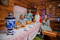 Расскажи, Снегурочка: в России вновь заработала горячая линия Деда Мороза и его помощников