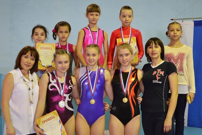 Марина Илюшкина (справа в первом ряду) гордится победами своих воспитанниц
