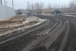 Городские службы Тамбова поправили дорогу на кладбище в деревне Лужки