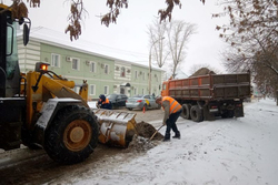 Дорожные службы Тамбова устраняют последствия снежной метели