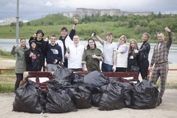 В Тамбове с берегов Ласковского карьера вывезли более 20 мешков мусора