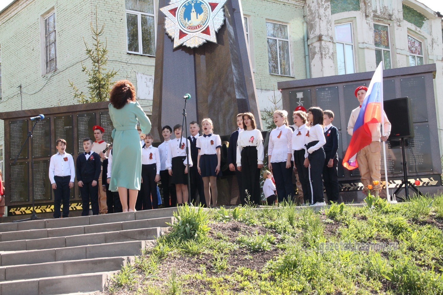 Детский хор Уваровщинской школы исполнил Гимн России