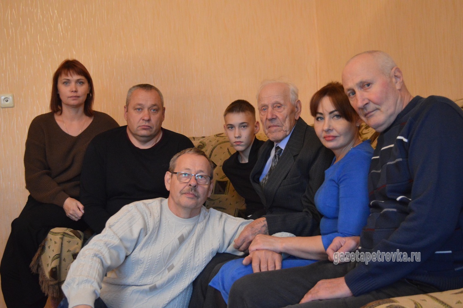 Близкие родственники вместе с именинником 