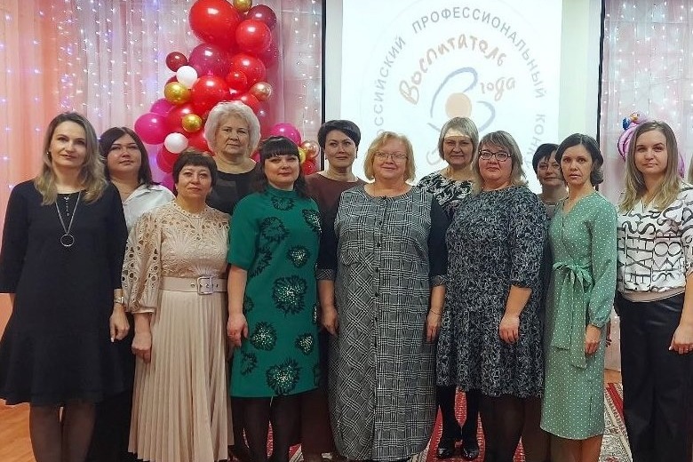 Профессия педагога в детском саду. Профессия воспитатель детского сада. Питательница в детском саде. Профессия воспитатель детского сада описание. Профессия воспитатель детского сада презентация.