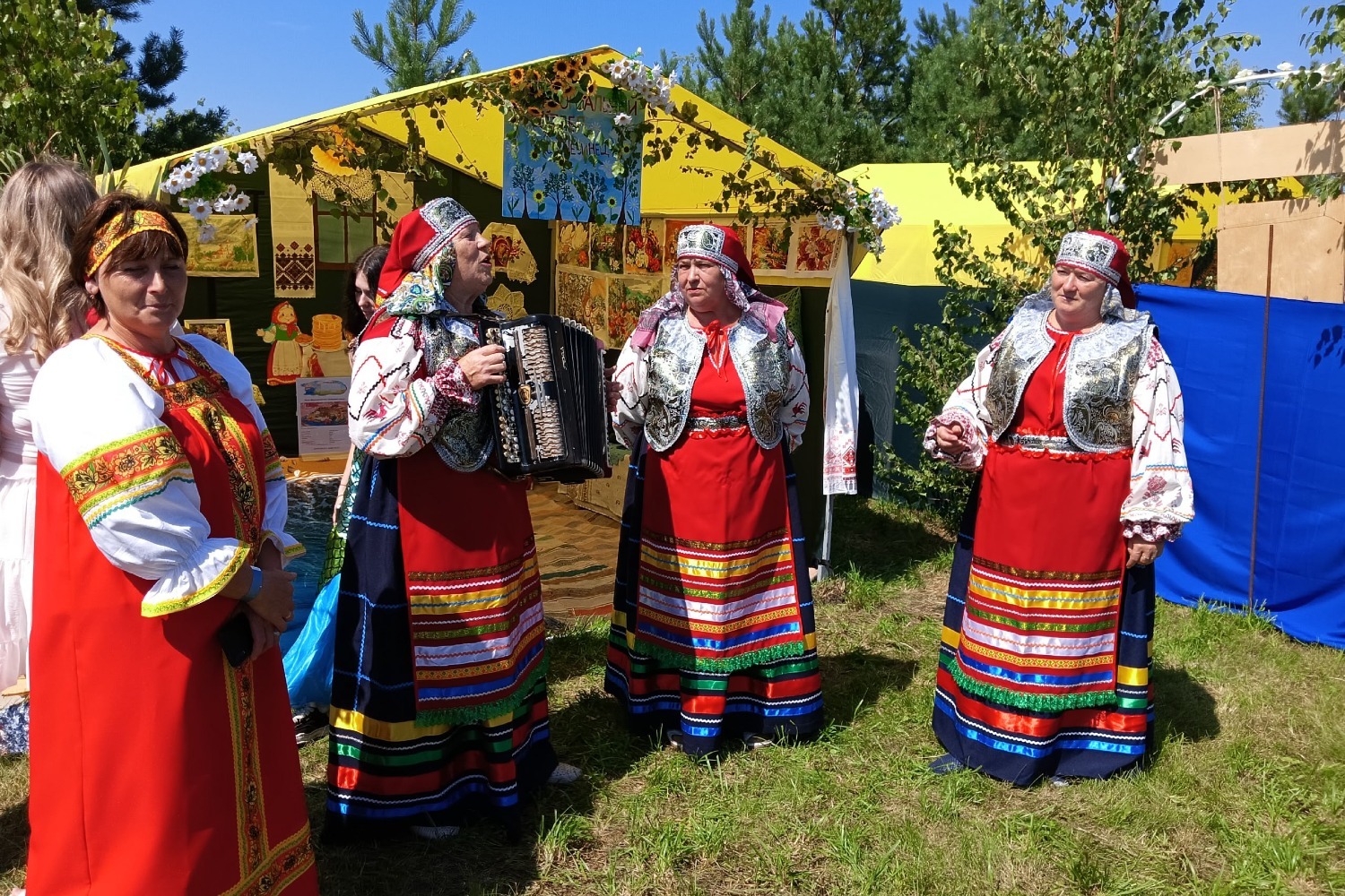 Фольклорный коллектив из с. Мезинец