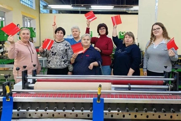 На фабрике «Котовские неваляшки»