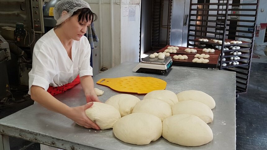 Хлеб в «Каравае» готовят из тамбовской муки. Фото Вадима Гранитова