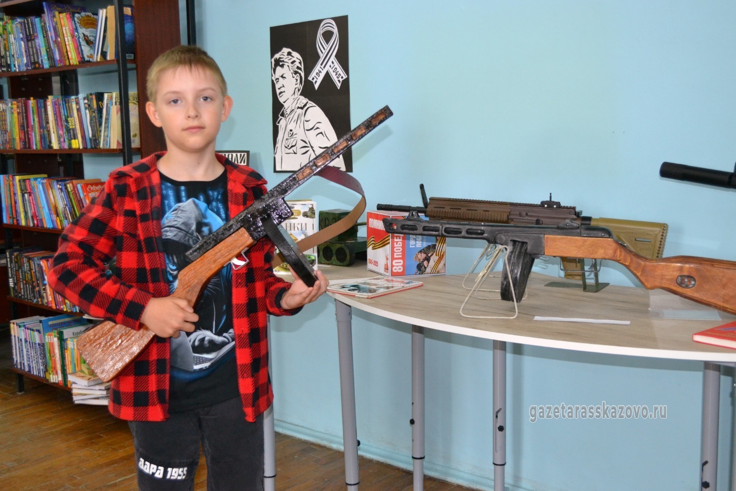 Фото на память с понравившимся экспонатом
