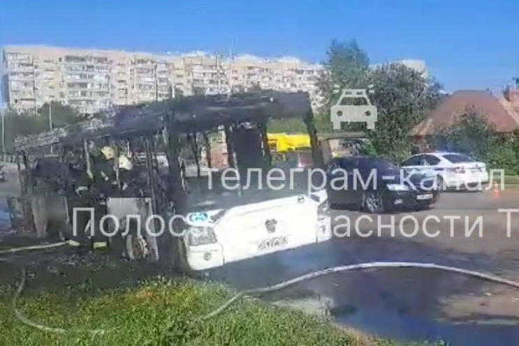 На Магистральной в Тамбове сгорел автобус | ТОП68