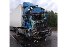 В Ржаксинском районе водитель фуры пострадал при столкновении с грузовиком