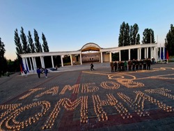 «Огненную картину войны» сложили в Тамбове из пяти тысяч свечей
